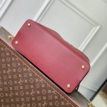 Louis Vuitton Capucines Souple Large Handbag M24607 in Smooth Calf Leather