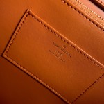 Louis Vuitton Capucines Souple Large Handbag M24607 in Smooth Calf Leather