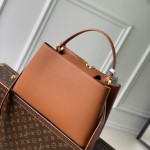 Louis Vuitton Capucines Souple Large Handbag M24607 in Smooth Calf Leather