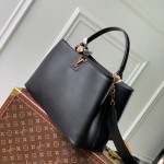 Louis Vuitton Capucines Souple Large Handbag M24607 in Smooth Calf Leather