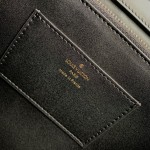 Louis Vuitton Capucines Souple Large Handbag M24607 in Smooth Calf Leather