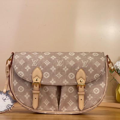 Louis Vuitton - Escape Handbag M15134 Cat Print Edition