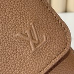 Louis Vuitton Boarding Messenger Bag M25981 in waxed cowhide leather with adjustable leather shoulder strap