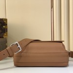 Louis Vuitton Boarding Messenger Bag M25981 in waxed cowhide leather with adjustable leather shoulder strap