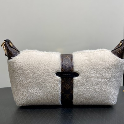 Louis Vuitton - Pochette Mia M26245 from the LV Ski Collection