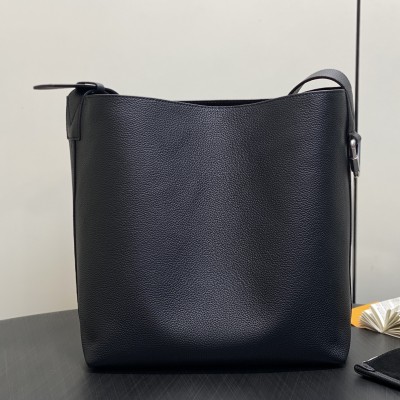 Louis Vuitton - M27022 Black Verso Hobo Leather Tote Bag