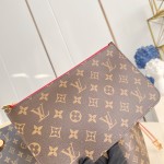 Louis Vuitton Neverfull GM in Damier Ebene with cowhide leather trims and adjustable side straps
