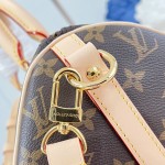 Louis Vuitton M46980 Speedy Bandoulière 30 in Monogram canvas with steel hardware