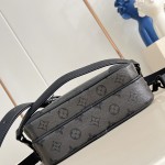 Louis Vuitton M26783 Nil Crossbody Bag Monogram Midnight coated canvas