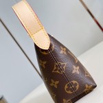 Louis Vuitton Pochette Hills Monogram canvas handbag M27509