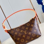 Louis Vuitton Pochette Hills Monogram canvas handbag M27509