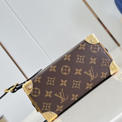 Louis Vuitton - Locker Dopp Kit M29313 Monogram Canvas Toiletry Bag