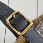 Louis Vuitton Locker Dopp Kit M29313 Monogram Canvas Toiletry Bag with Metal Corner Protectors