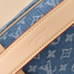 Bolsa Louis Vuitton Side Trunk Média em Denim Rendez-Vous Monogram Azul M27450 com fecho S-lock e pendente colorido