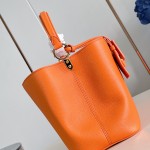 Louis Vuitton Capucines Souple Large M26259 smooth leather handbag with top handles and removable shoulder strap