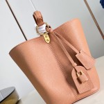 Louis Vuitton Capucines Souple Large M26259 smooth leather handbag with top handles and removable shoulder strap