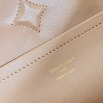 Louis Vuitton Capucines Souple Large M26259 smooth leather handbag with top handles and removable shoulder strap