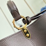 Louis Vuitton Capucines Souple Large M26259 smooth leather handbag with top handles and removable shoulder strap