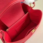Louis Vuitton Capucines Souple Large M26259 smooth leather handbag with top handles and removable shoulder strap