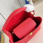 Louis Vuitton Capucines Souple Large M26259 smooth leather handbag with top handles and removable shoulder strap