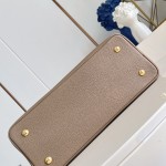 Louis Vuitton Capucines Souple Large M26259 smooth leather handbag with top handles and removable shoulder strap