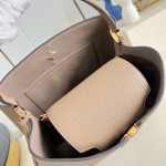 Louis Vuitton Capucines Souple Large M26259 smooth leather handbag with top handles and removable shoulder strap