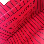  Louis Vuitton Lineup BB M28423 Monogram canvas handbag with leather trim and adjustable shoulder strap