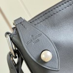 Louis Vuitton Vagabond Hobo M28392 soft tanned leather shoulder bag with an adjustable woven strap, padlock, and LV Blason jacquard lining