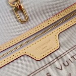  Louis Vuitton Neverfull MM M2A381 Monogram Emblème jacquard canvas tote bag with cowhide leather trim